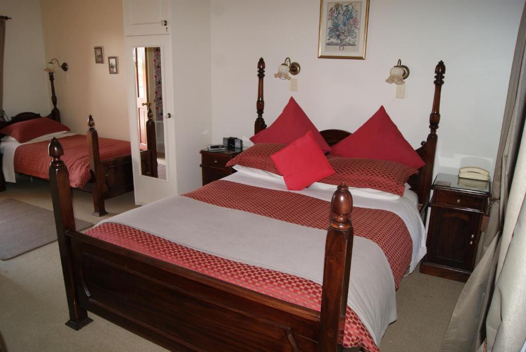 Meredith House Swansea Room photo